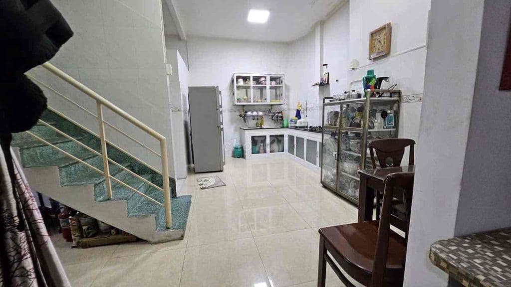 BÁN NHÀ GẦN CÀU CHÀ VÀ, DT 5.8X12 SHR GIÁ CHỈ 5.8 TỶ TL.