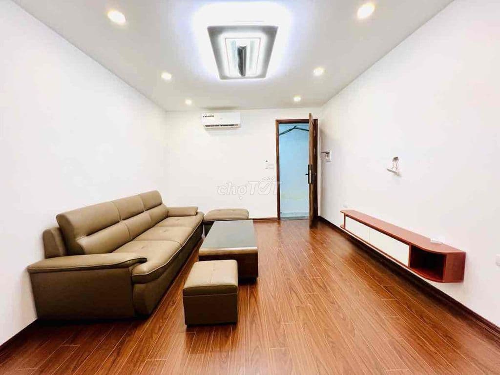 CC bán gấp TT Phương Mai, 70m2, sát phố, ô tô đỗ, 2 thoáng, ở luôn