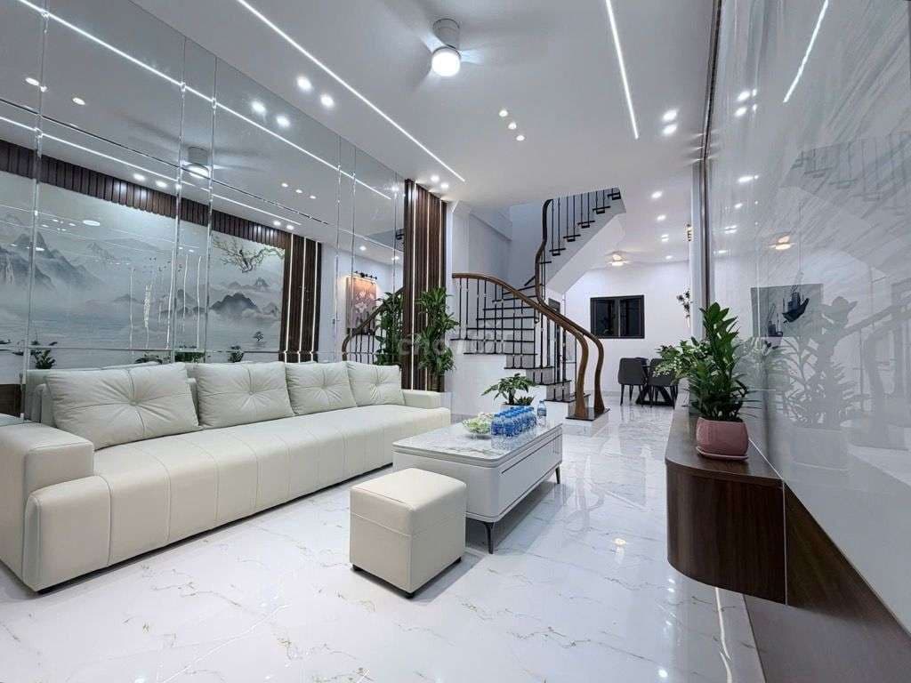 kim giang 40m ,4 tầng, 4 ngủ , nhà mới full nội thất, gần ôtô