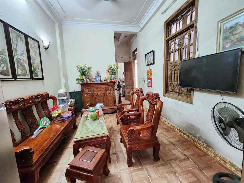 Bán đất tặng nhà 3 tầng Hoàng Mai mặt ngõ ô tô tránh, giá 168tr/m