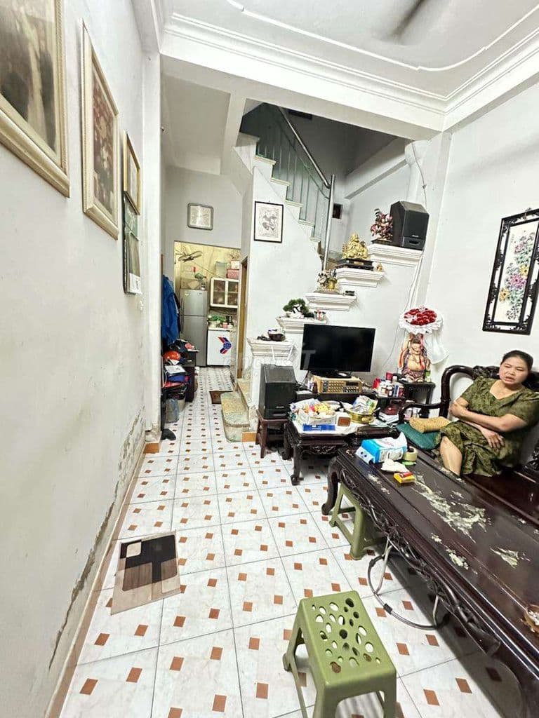Nhỉnh 6 tỷ Phố Dương văn bé 32m2.3T.