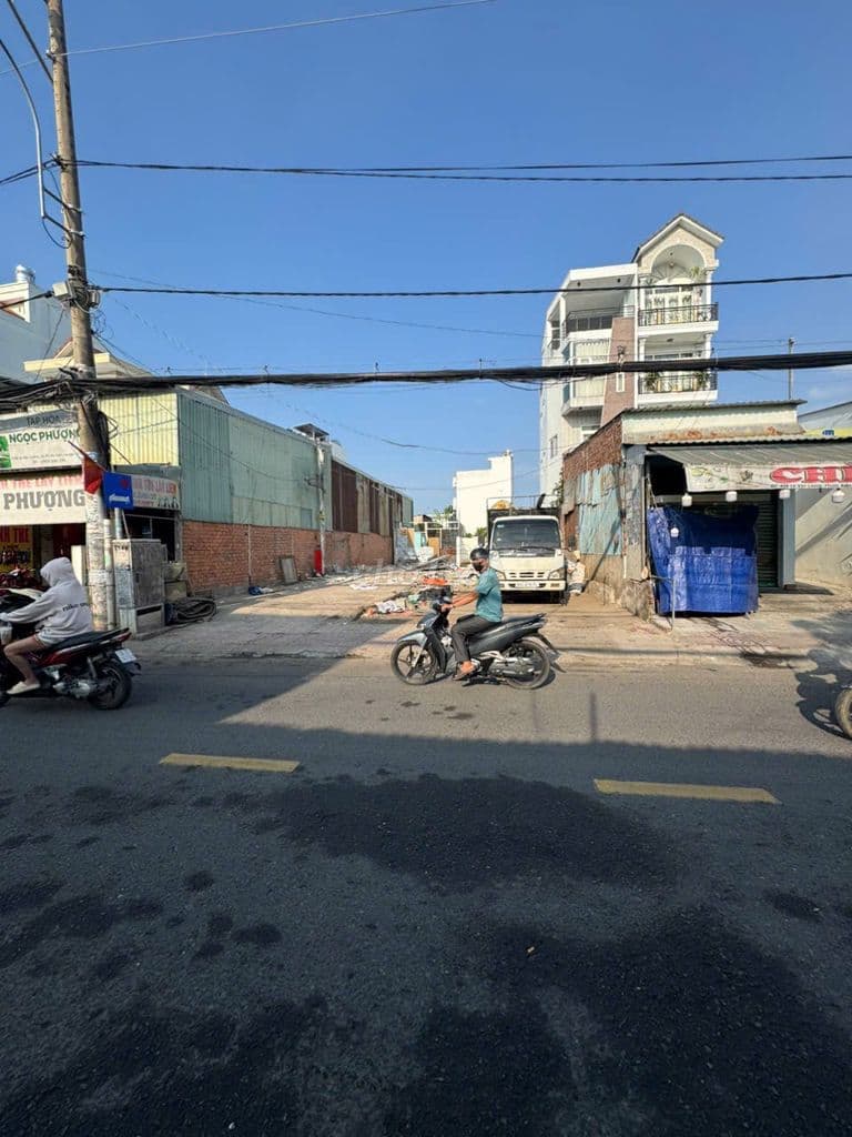 Rẻ Như Cho 600m2 Đất Mặt Tiền Lê Văn Lương Chỉ 13 Tỷ