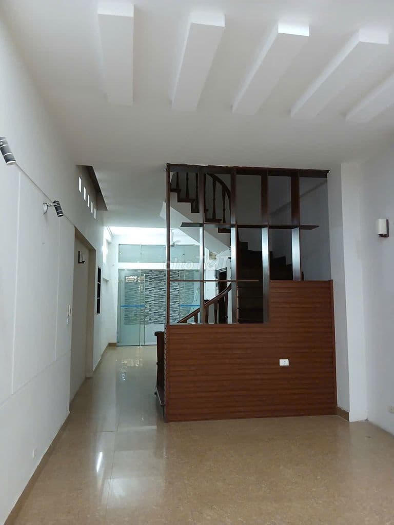Chính chủ bán nhà 5 tầng Lạc Long Quân 73m2. 6PN , gần Lotte Tây Hồ