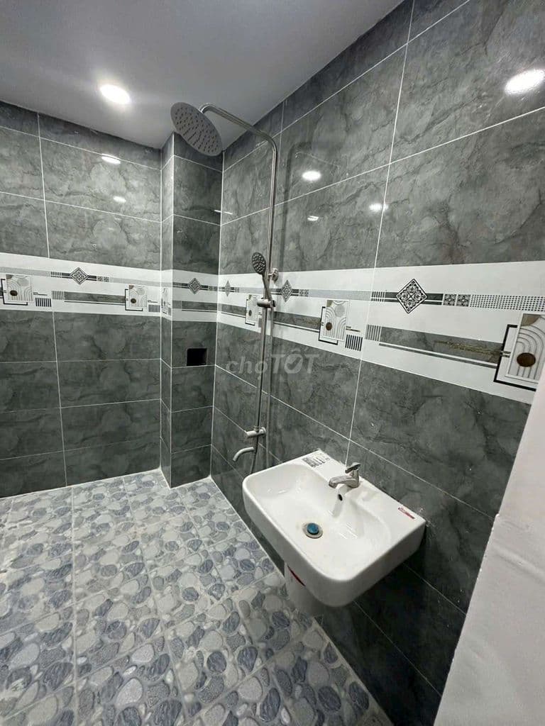 Nhà đẹp 2/ ngắn 6A DT 4m*10m 1T+ lầu 2pn,2w phòng khách rộng - Ảnh 3