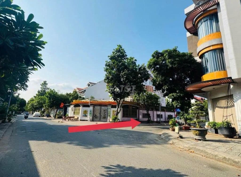 Bán biệt thự Khang Điền 8x25m 1T/3 lầu 5PN đường 12m hướng đông nam