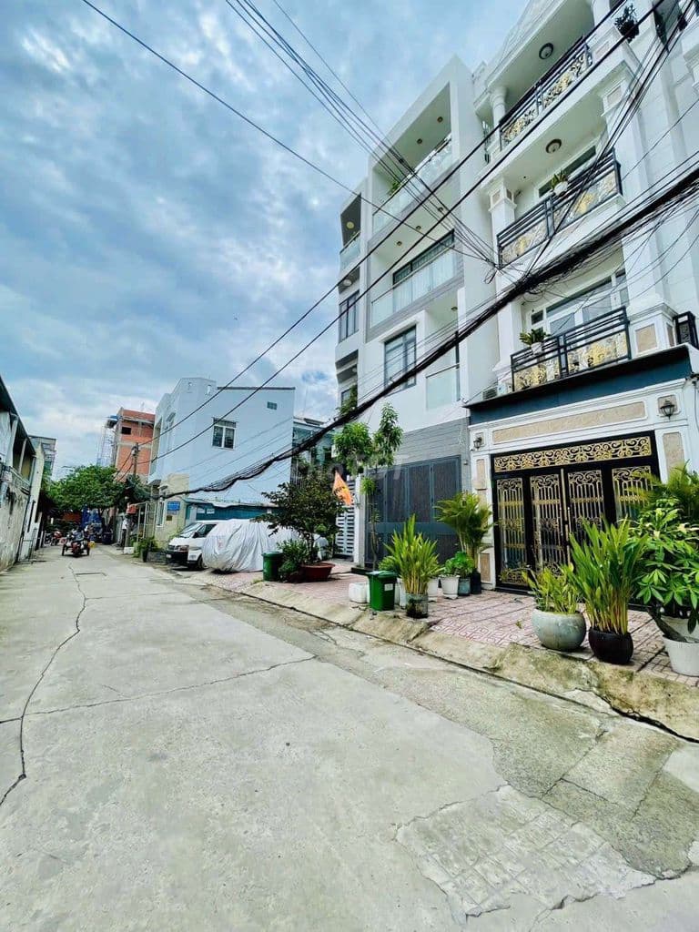 Cần bán nhà 4 Tầng Hiệp Bình Chánh , cách Gigamall 200m