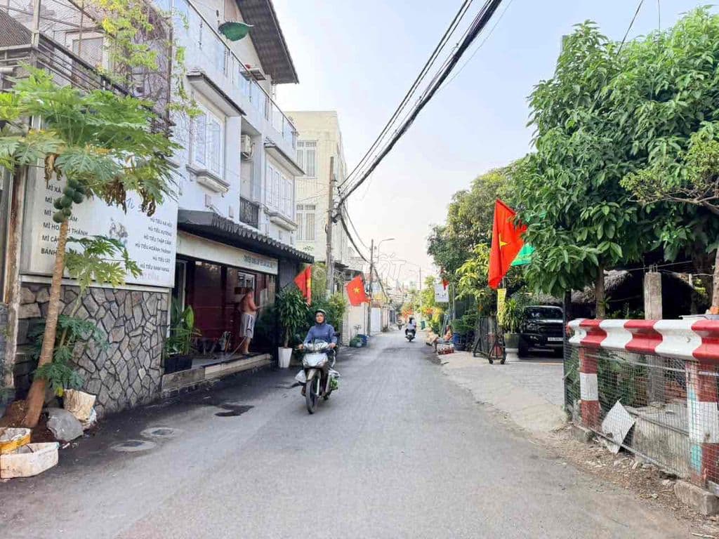 Nhà 4 Tầng Mặt Tiền Kinh Doanh Chợ Thủ Đức Ngang 5,6M Ngay Đặng Văn Bi