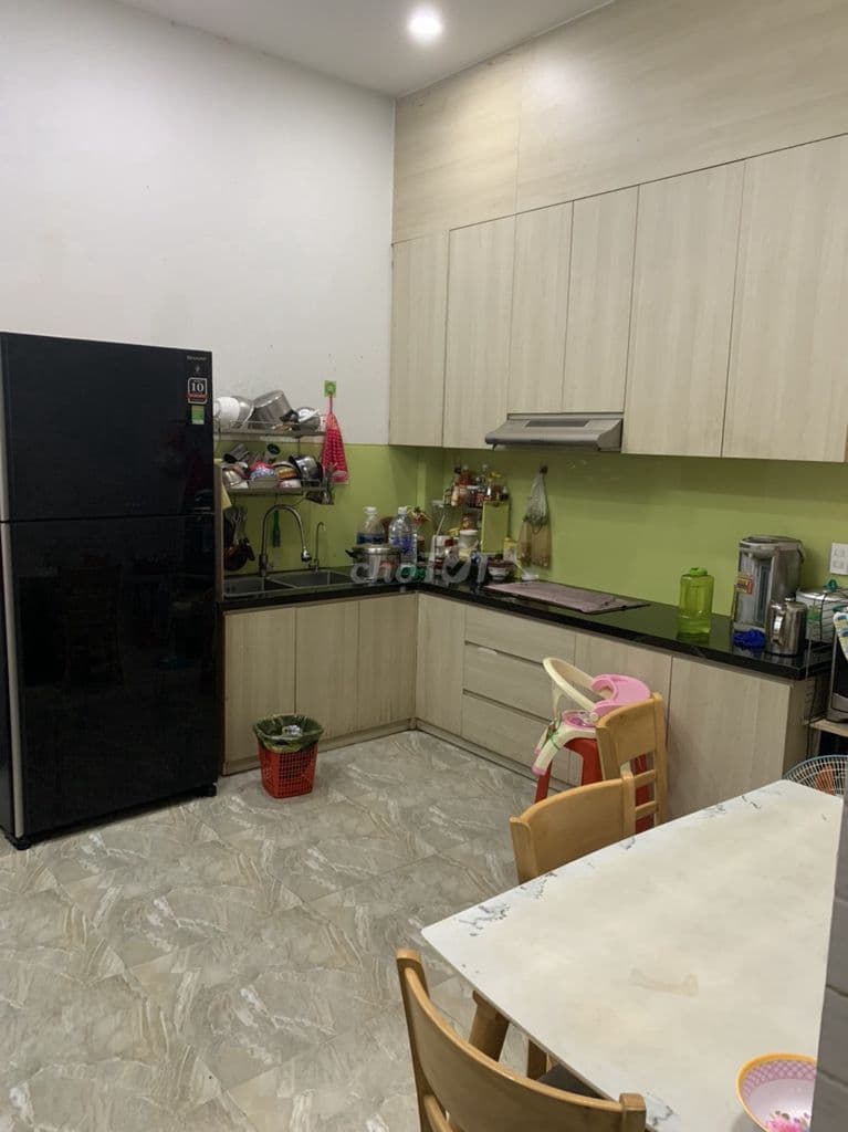 Vỉa hè 6m!Giá 9 tỷ . Nhà 2 Mặt Tiền trước sau đường 3/2. DT: (3,5x12)m - Ảnh 2