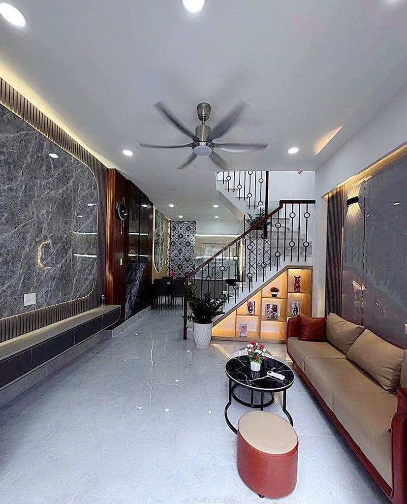 Nhà ô tô đỗ cửa, sau ngân hàng ACB Phan Huy Ích.