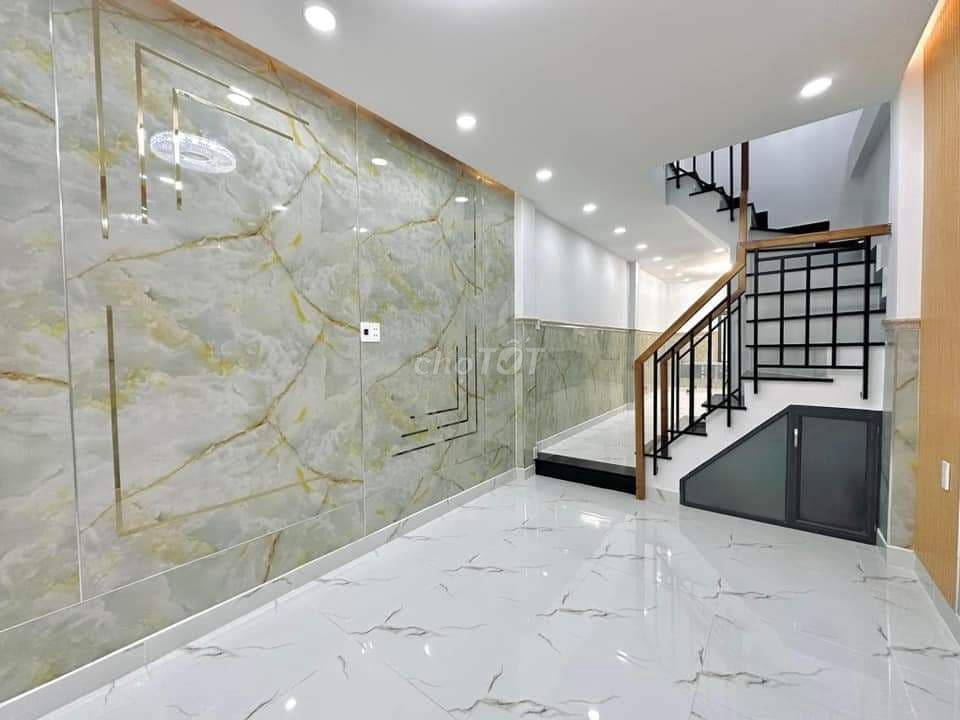 Kẹt tiền bán nhà Bãi Sậy, 44m2, 3 tầng BTCT, 3PN 3WC ,hẻm xe hơi thông