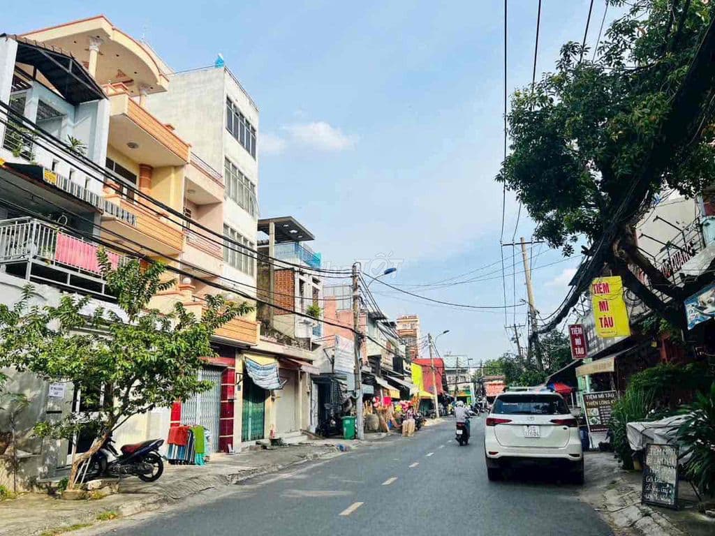 QUỸ ĐẤT LỚN FULL THỔ CƯ NGAY PHẠM VĂN ĐỒNG,NGANG 10- ĐƯỜNG 10M XÂY CAO