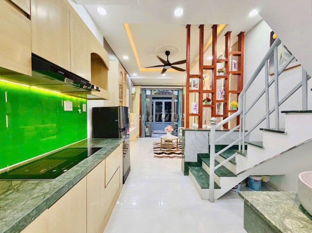 Nhà đẹp 2 tầng - 28m² - nhỉnh 3 tỷ - Ảnh 2