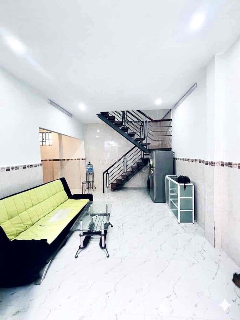 Nhà 2 tầng mặt tiền Tân Bình giá 4 tỷ