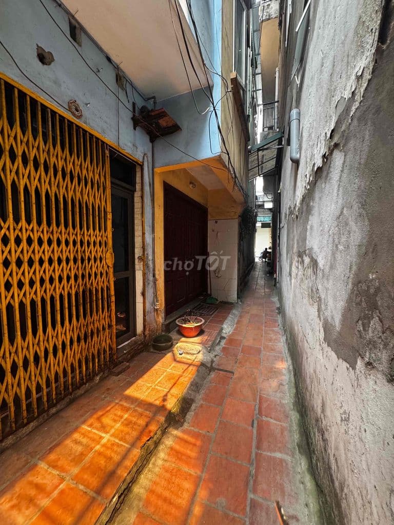 NHÀ SÁT MẶT PHỐ ĐÊ TÔ HOÀNG - VỊ TRÍ ĐẮC ĐỊA - GIÁ "MỀM" NHẤT KHU VỰC - Ảnh 3