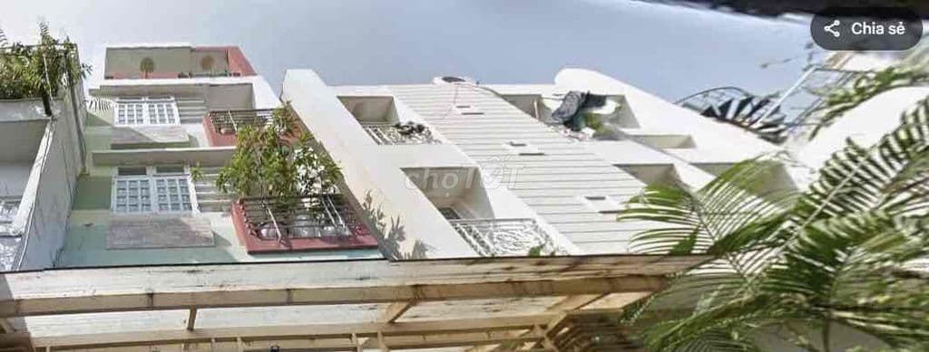 bán nhà 40m2 DT 4x10 Trệt lửng 3 lầu hẻm 338 Nguyễn Đình Chiểu