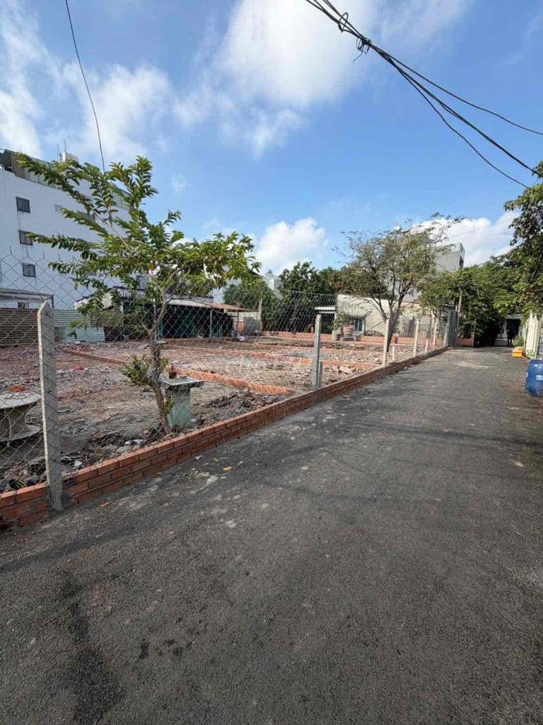 Bán lô đất ngang khủng 8m, diện tích đất 177m2 cách cổng Vạn Phúc 200m