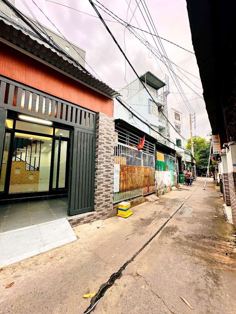 NHÀ 2 TẦNG BTCT MỚI TINH,46M²,2PN, 3WC, HXH, GẦN CHỢ ĐÔNG BẮC,CVPM QT