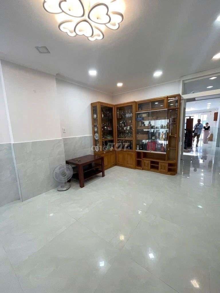 GIÁP RANH PHÚ NHUẬN- NGANG 5.5M- HẺM OTO SÁT MẶT TIỀN- CHỈ 9.9 TỶ - Ảnh 2