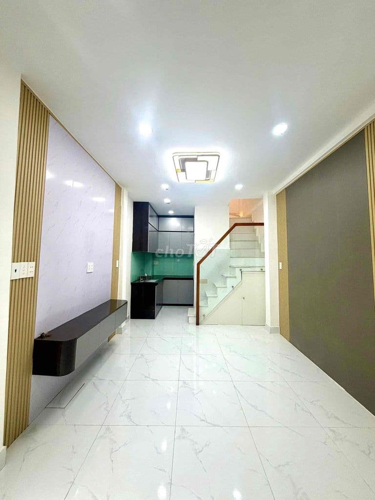 Nhà đẹp HXH Lạc Long Qân Q11 .. 24m, trệt 2 lầu đúc , 2pN