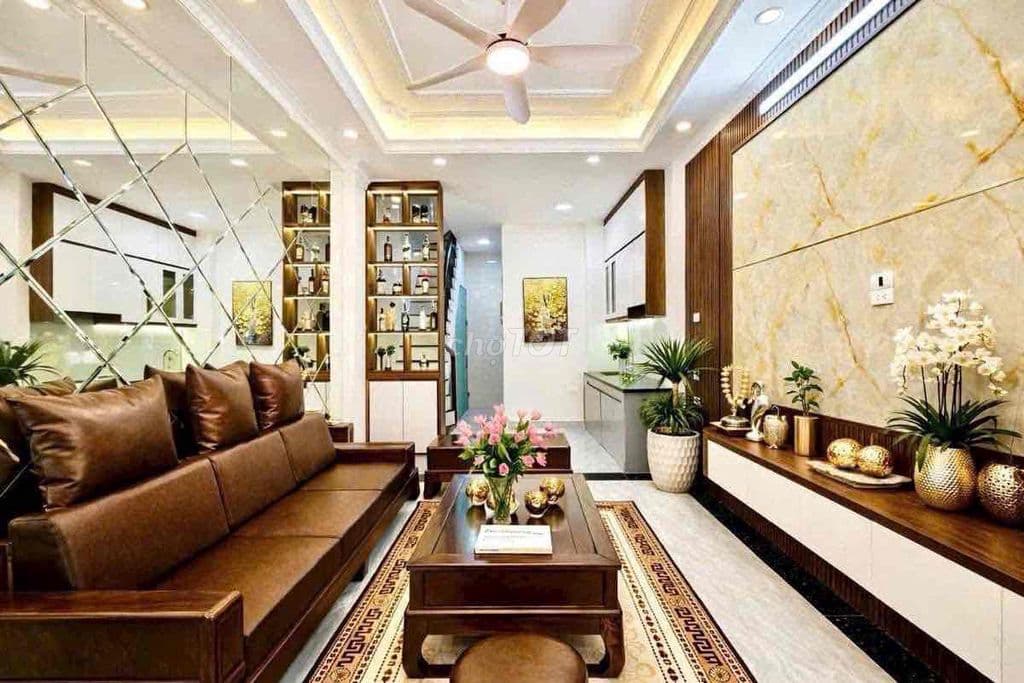 Giá rẻ! Phố Lạc Long Quân, lô góc, ngõ ba gác thông tứ tung, 38m2*5T