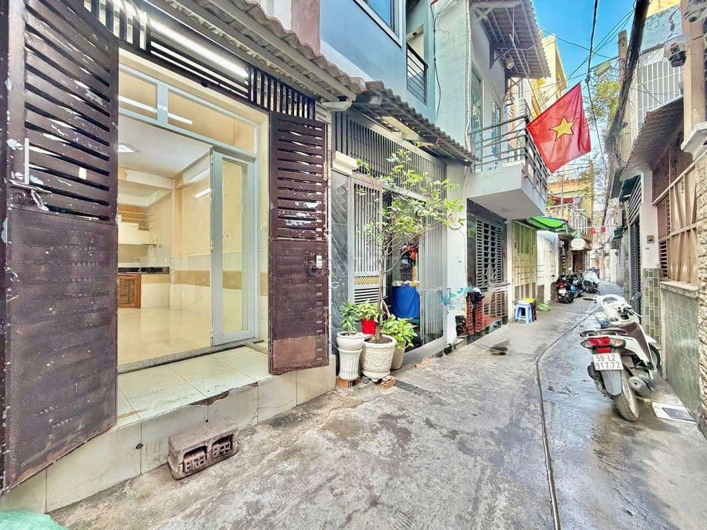 SÁT MT TRƯỜNG SA PHÚ NHUẬN - HẺM 1 XẸC - 4 TẦNG BTCT