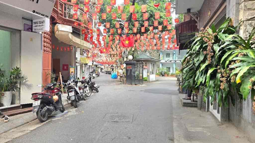 6,5 TỶ PHỐ KIM HOA 5TẦNG -SÁT CÔNG VIÊN THỐNG NHẤT -NGÕ THÔNG-ÔTÔ 10M