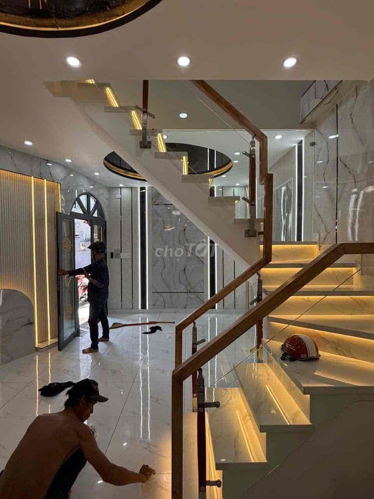 Bán nhà mới hem 54 lê văn lương sổ rieng hoan công
