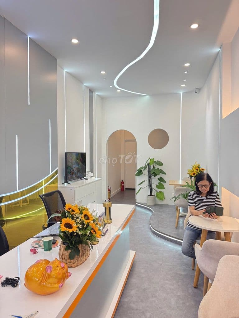 Kẹt tiền! Bán nhà MT Đinh Tiên Hoàng Q1, đang cho thuê gần 100tr/tháng