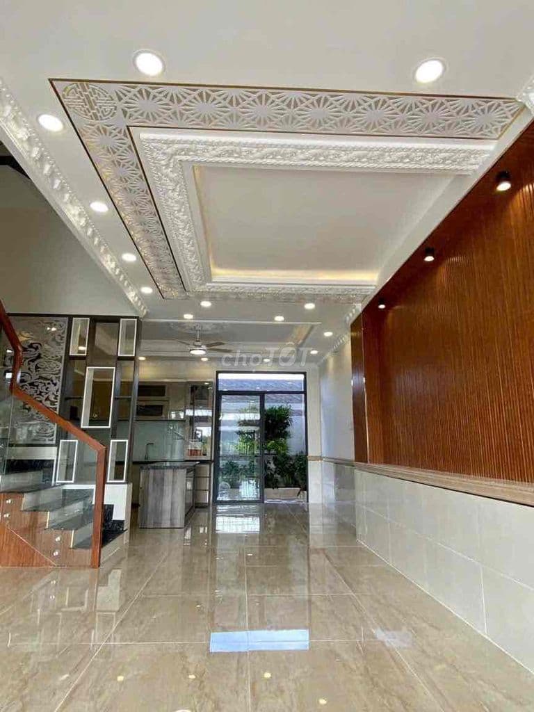 Bán nhà nội thất đầy đủ đường 8m rộng rải - Ảnh 2