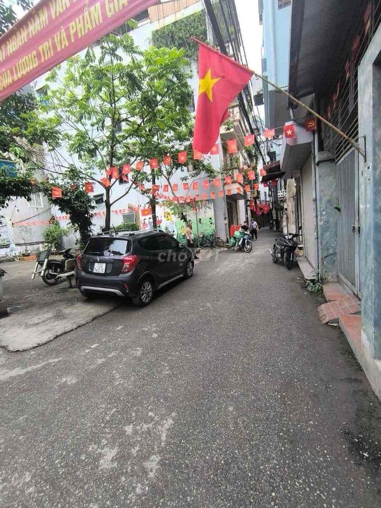 Gần ô tô tránh Tam Trinh, lô góc 2 thoáng, ngõ nông rộng, 37m*5T.