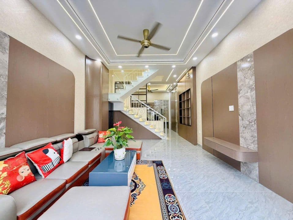 Nhà mới xây 1 trệt 2 lầu đẹp lung linh - Ảnh 3