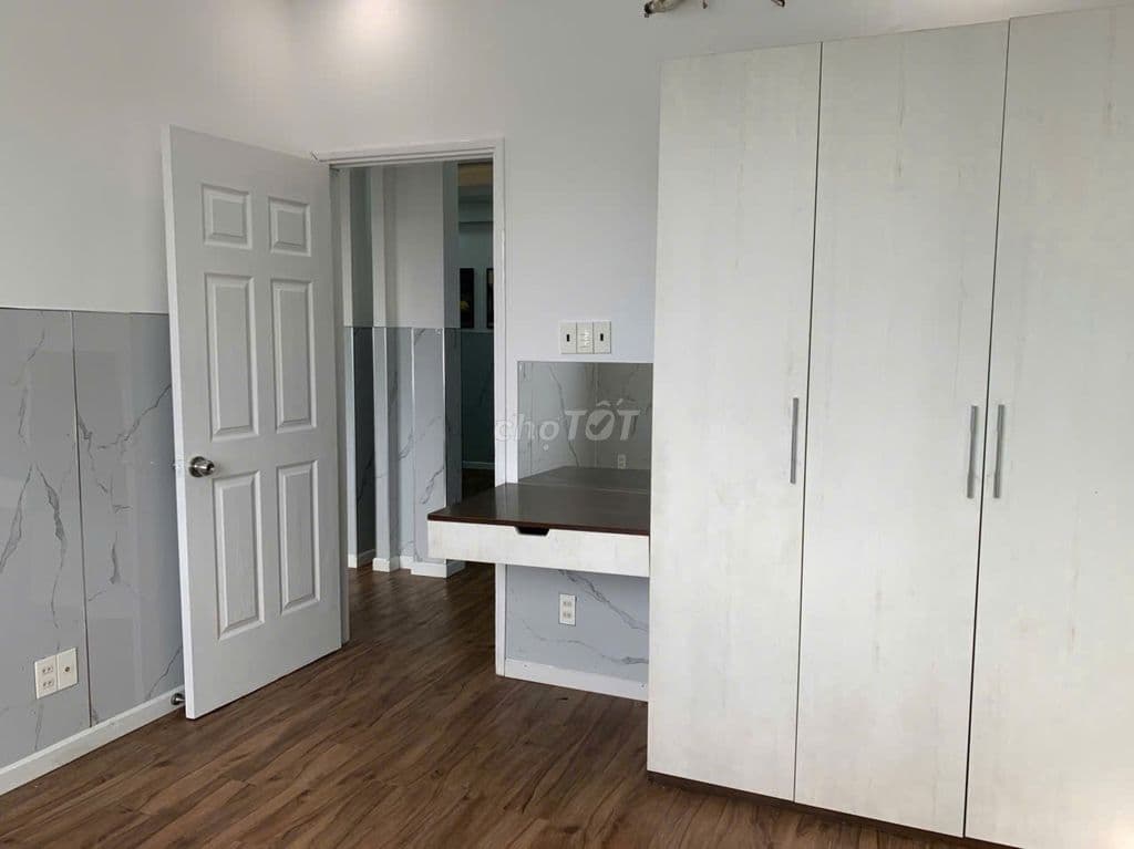 Bán căn hộ chung cư 312 Lạc Long Quân, lầu trung