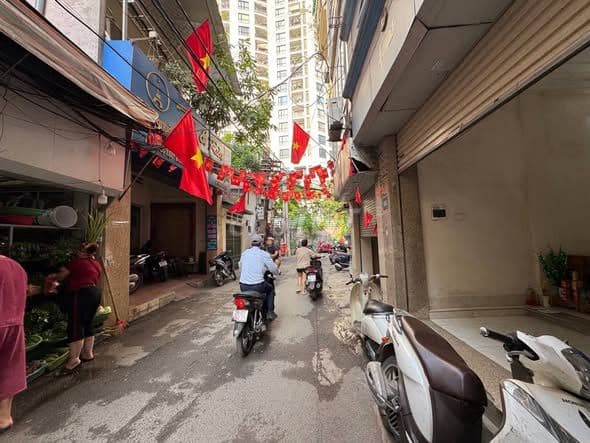 bán nhà 5 tầng Hoàng Quốc Việt mặt tiền rộng