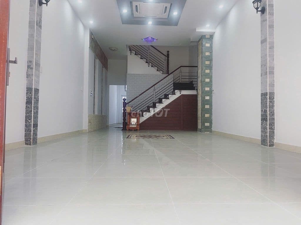 NHÀ MẶT TIỀN 3 LẦU DT: 4,5m x 22m HẬU GIANG CÁCH 3 PHÚT CHỈ 12 TỶ XÍU