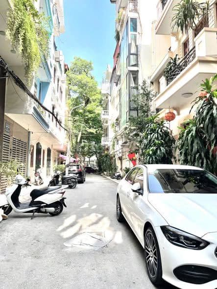 bán nhà 6 tầng Hoàng Cầu Đống Đa thang máy ô tô tránh