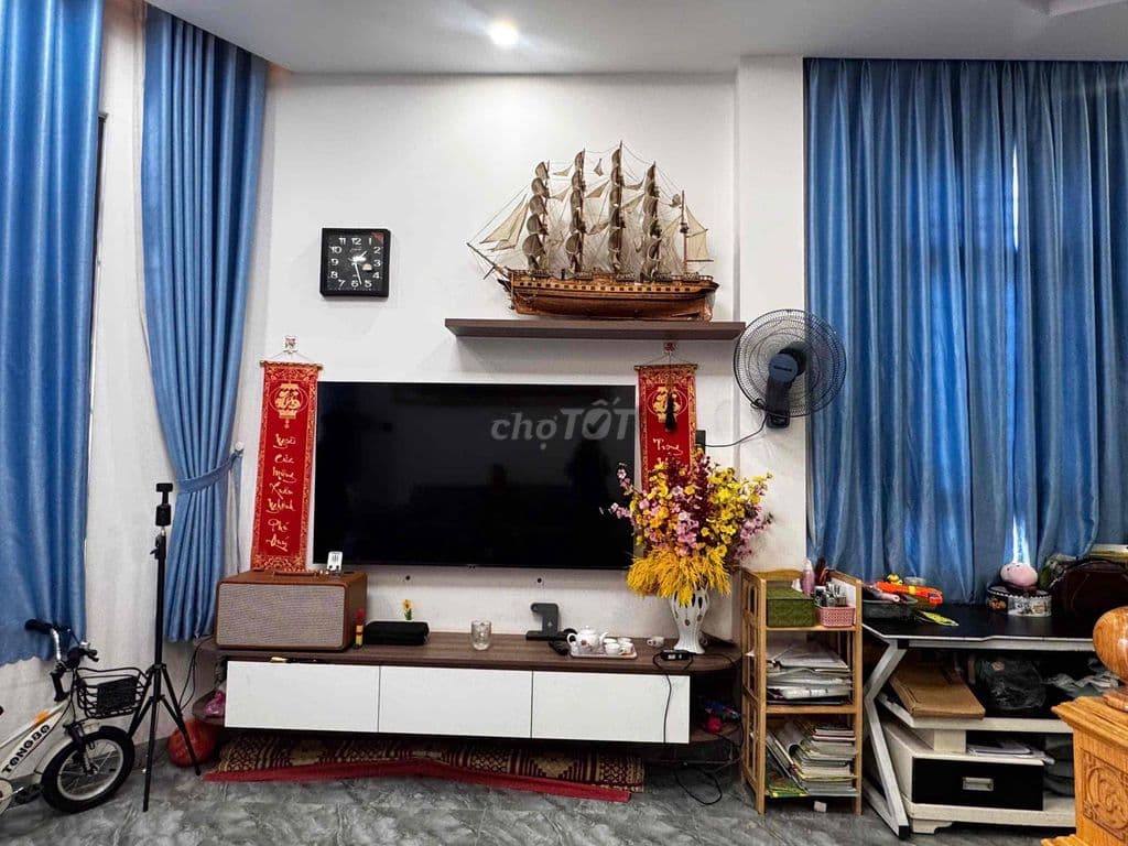 BÁN NHÀ 3 TẦNG - 3PN-4WC- GÓC 2 MẶT TIỀN ĐƯỜNG SỐ ĐỐI DIỆN VINHOMES