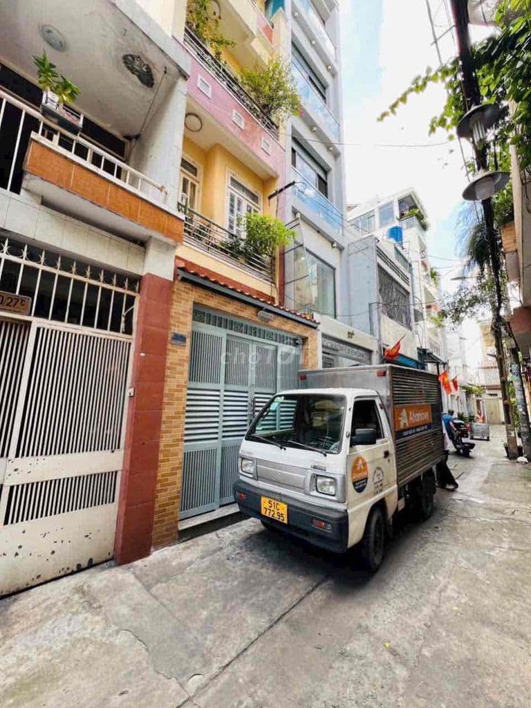 BÁN NHÀ 5 TẦNG CÓ THANG MÁY HXH CMT8 Q3