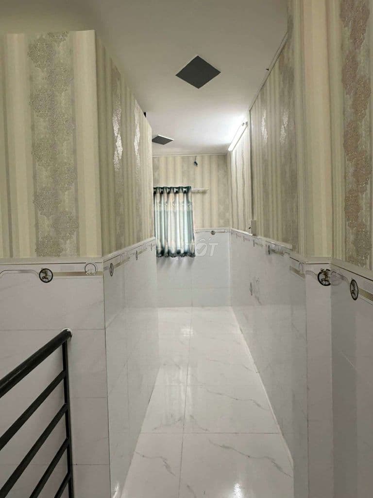 🚨 GIÁ SỐC 2T350 – NHÀ 3 TẦNG – LẠC LONG QUÂN
