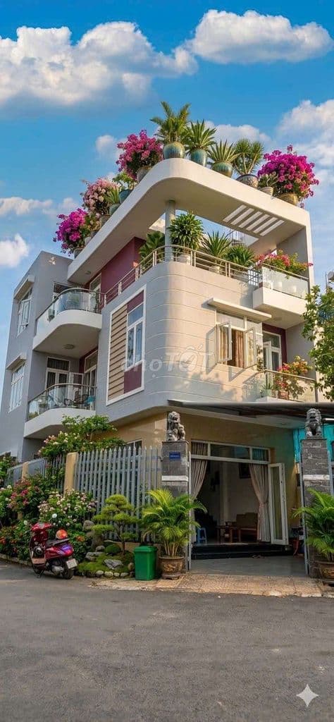 Gấp Bán Nhà 3 Tầng, Góc 2 Mặt Hẻm xe Tải - Linh Xuân, Thủ Đức