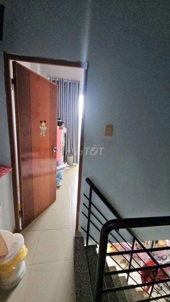 Bán nhà giá 800 triệu, thuận tiện kinh doanh, sổ hồng riêng