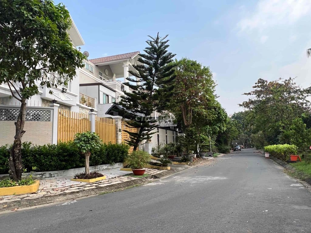 Bán đất 133m2 KDC Conic, (7x19) sổ riêng, giá bán 8,15 tỷ