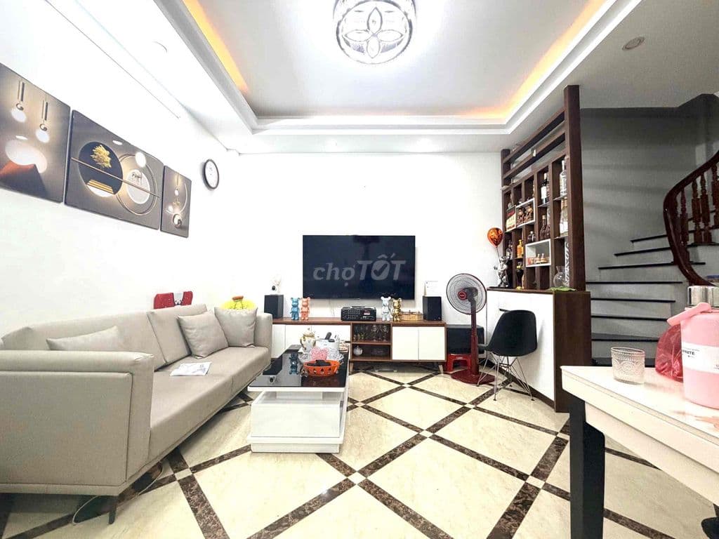 Ngõ 82 hồ Đền Lừ 30m sổ 5 tầng 3 ngủ 4wc 7ty2 còn thương lượng 0396.4