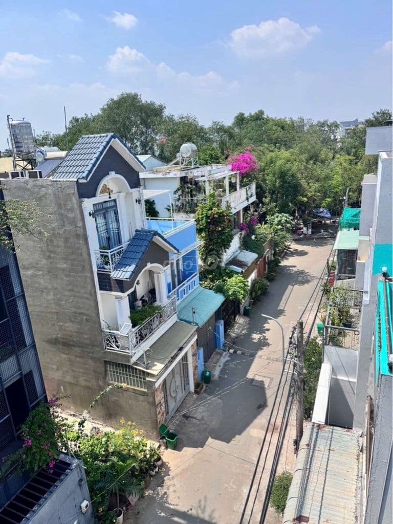 hxh đỗ cửa, 4 tầng 4pn,nguyễn duy trinh,gần Đông Tăng Long,chỉ 5,3 tỉ