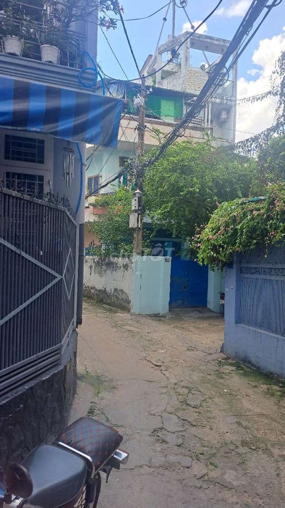 nhà hẻm xe hơi có sân vườn 2 mặt hẻm