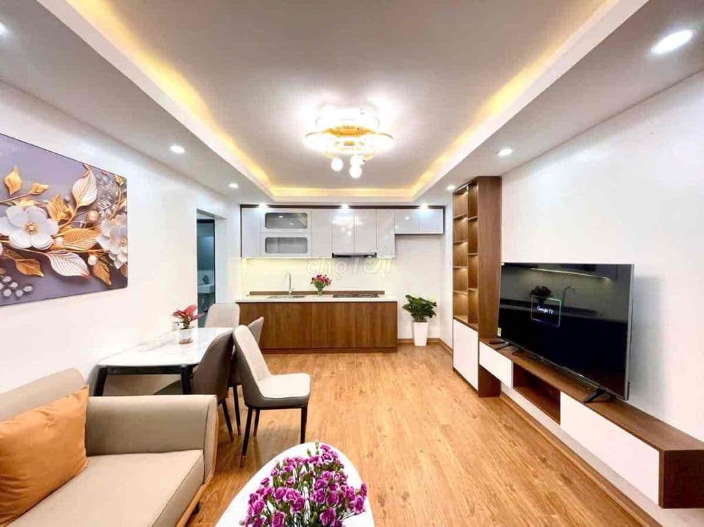 Tập thể Thọ Lão, tầng 2 đẹp ở ngay, sân xe rộng, bảo vệ trông ngày đêm