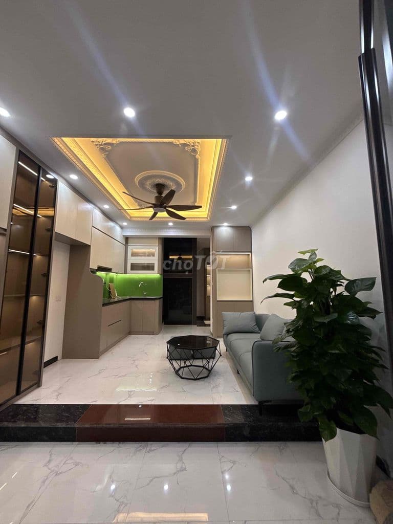 Nhà đẹp 5 tầng Minh Khai, cần sang nhanh sổ sẵn sàng giao dịch ngay