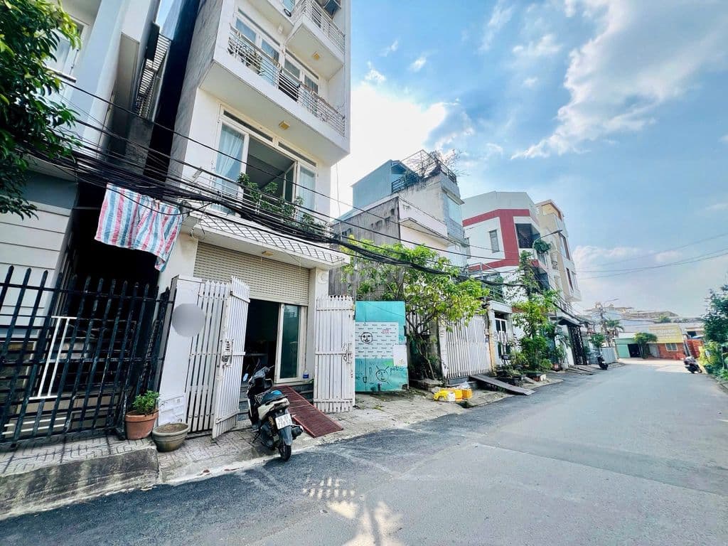 ĐẤT VỊ TRÍ ĐẸP_HẺM 10M_SÁT SÔNG SÀI GÒN MÁT MẺ_KẾ PHẠM VĂN ĐỒNG_5x24m - Ảnh 2