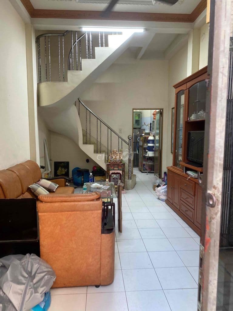 Nhà hẻm cachd MT nguyễn thái sơn 20m(3,7x11m 2 lầu đúc)