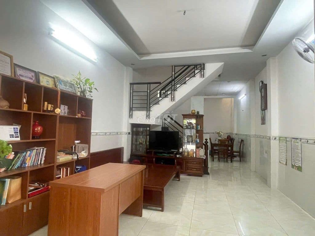 nhà sân xe hơi ngay cổng khu đô thị vạn phúc chỉ 7,5 tỷ thương lượng - Ảnh 3