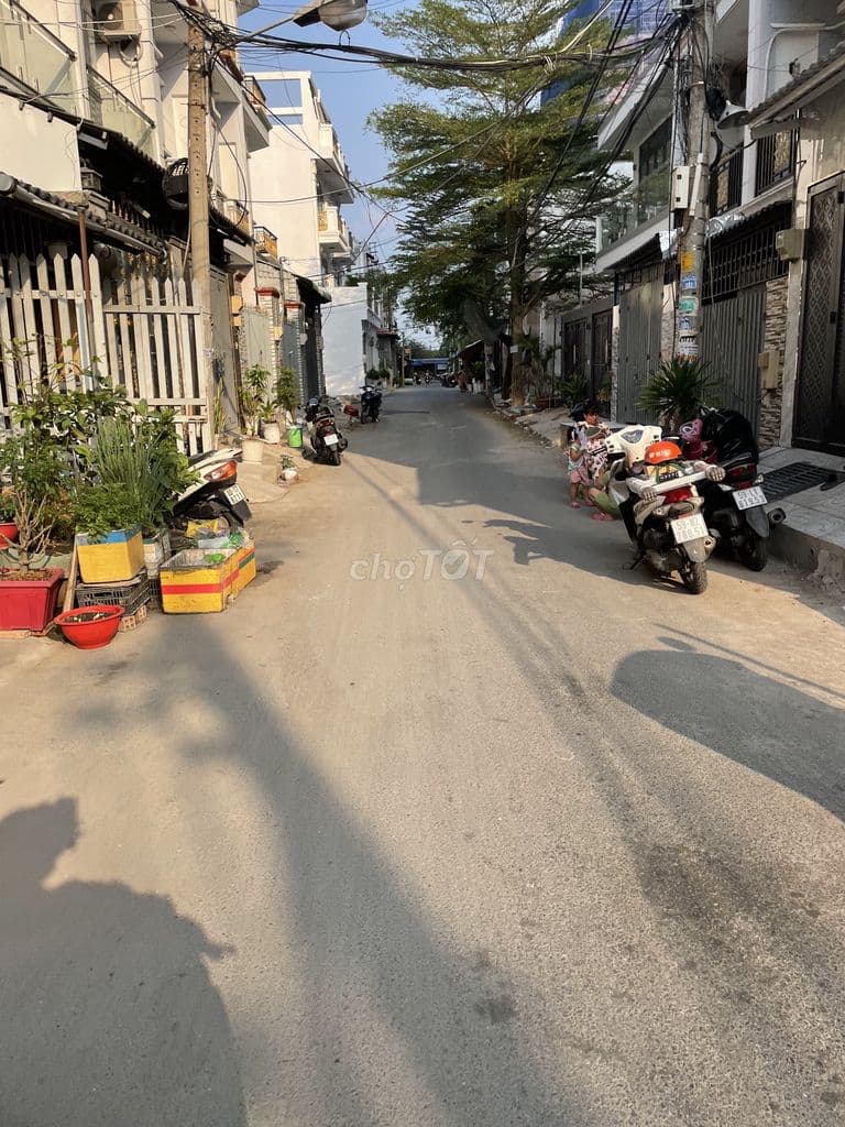 Nhà trệt lầu tại Nhà Bè. Cạnh UB xã Phước Kiển. Shr từng căn, Có 2Pn